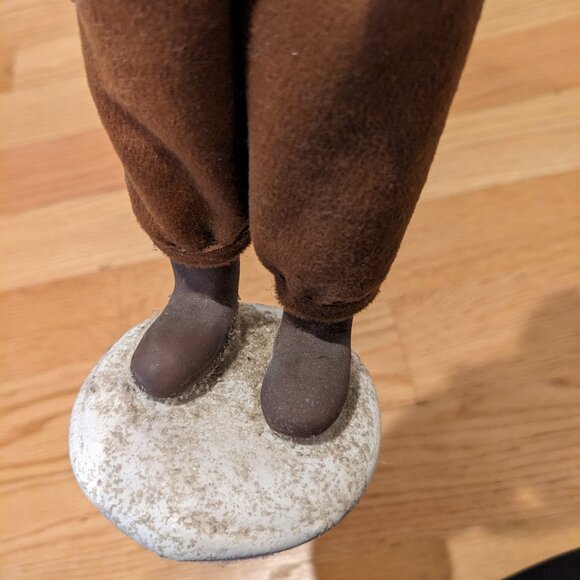 Byers Choice Caroler, Woman with(out) Skis - Picture 6 of 7